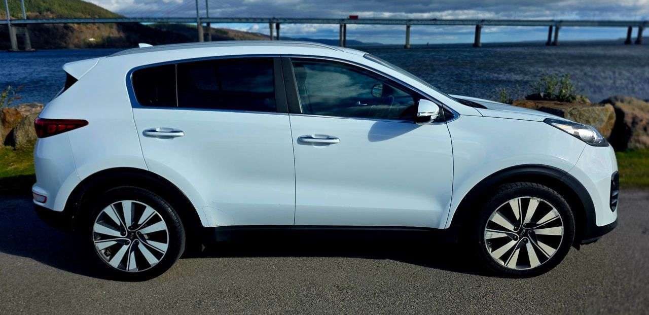 A 2017 KIA SPORTAGE 1.7 CRDi 3 SUV 5dr Diesel Manual Euro 6 (s/s) (114 bhp) A 2017 KIA SPORTAGE 1.7 CRDi 3 SUV 5dr Diesel Manual Euro 6 (s/s) (114 bhp)