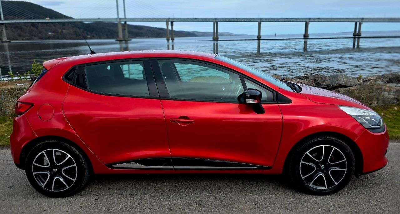 A 2016 RENAULT CLIO 0.9 TCe Dynamique Nav Hatchback 5dr Petrol Manual Euro 6 (s/s) (90 ps) A 2016 RENAULT CLIO 0.9 TCe Dynamique Nav Hatchback 5dr Petrol Manual Euro 6 (s/s) (90 ps)