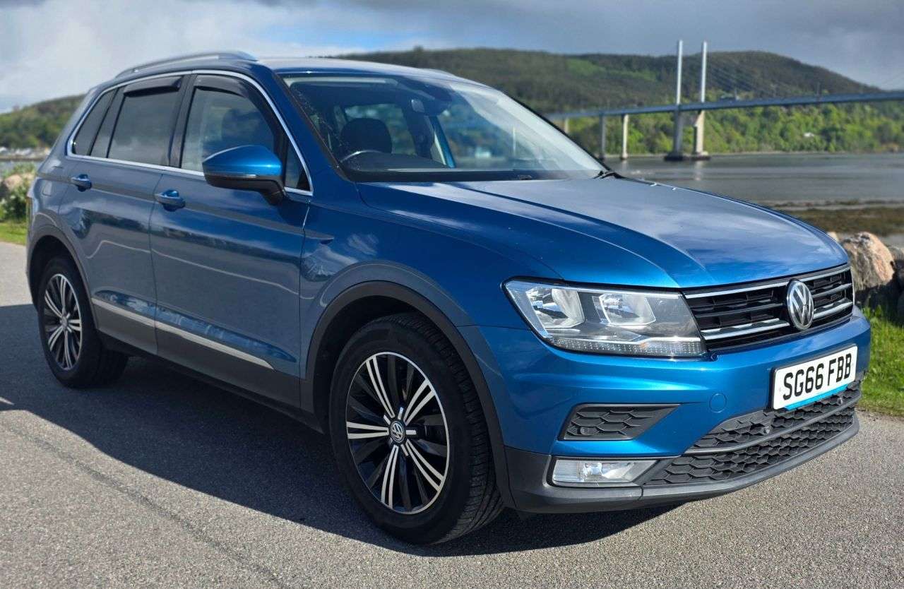A 2016 VOLKSWAGEN TIGUAN 2.0 TDI BlueMotion Tech SE Navigation SUV 5dr Diesel Manual Euro 6 (s/s) (1 A 2016 VOLKSWAGEN TIGUAN 2.0 TDI BlueMotion Tech SE Navigation SUV 5dr Diesel Manual Euro 6 (s/s) (1