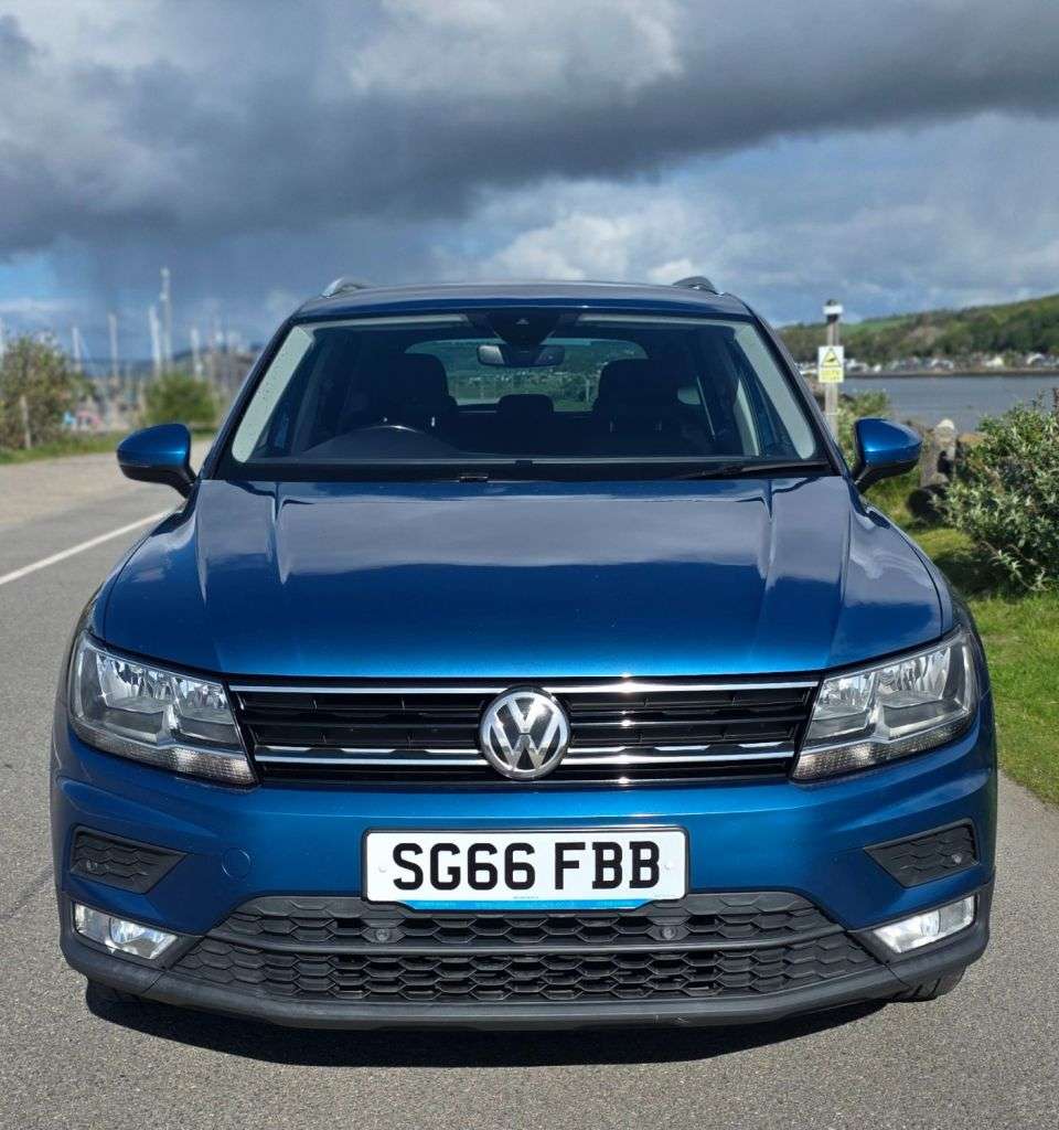 A 2016 VOLKSWAGEN TIGUAN 2.0 TDI BlueMotion Tech SE Navigation SUV 5dr Diesel Manual Euro 6 (s/s) (1 A 2016 VOLKSWAGEN TIGUAN 2.0 TDI BlueMotion Tech SE Navigation SUV 5dr Diesel Manual Euro 6 (s/s) (1
