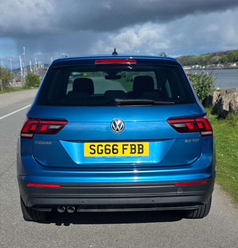 A 2016 VOLKSWAGEN TIGUAN 2.0 TDI BlueMotion Tech SE Navigation SUV 5dr Diesel Manual Euro 6 (s/s) (1 A 2016 VOLKSWAGEN TIGUAN 2.0 TDI BlueMotion Tech SE Navigation SUV 5dr Diesel Manual Euro 6 (s/s) (1