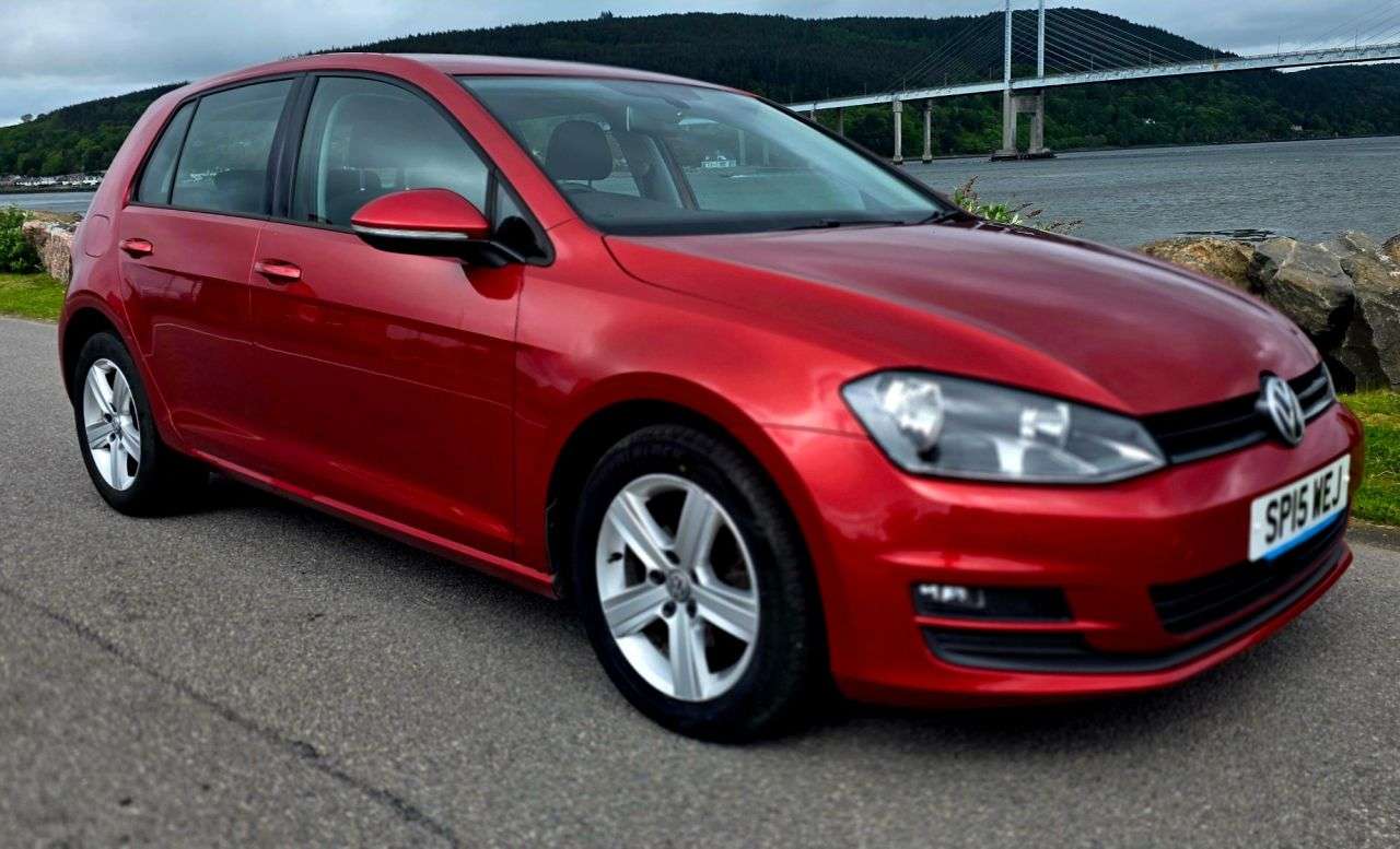 A 2015 VOLKSWAGEN GOLF 1.6 TDI BlueMotion Tech Match Hatchback 5dr Diesel Manual Euro 5 (s/s) (105 A 2015 VOLKSWAGEN GOLF 1.6 TDI BlueMotion Tech Match Hatchback 5dr Diesel Manual Euro 5 (s/s) (105