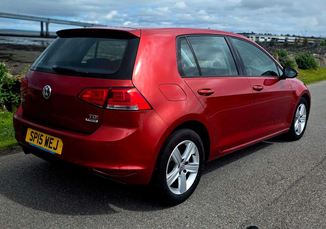 A 2015 VOLKSWAGEN GOLF 1.6 TDI BlueMotion Tech Match Hatchback 5dr Diesel Manual Euro 5 (s/s) (105 A 2015 VOLKSWAGEN GOLF 1.6 TDI BlueMotion Tech Match Hatchback 5dr Diesel Manual Euro 5 (s/s) (105