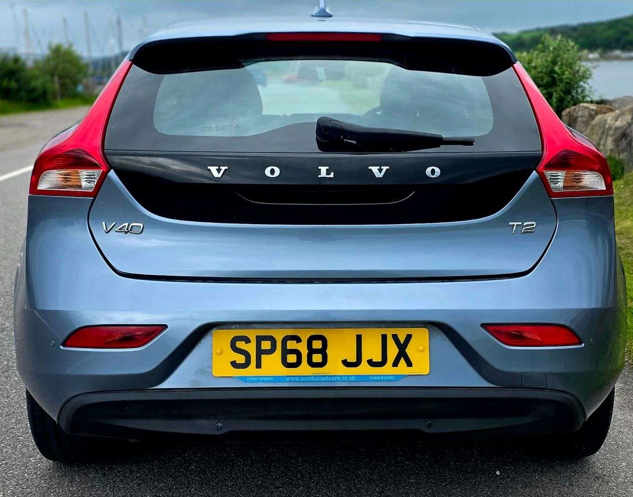A 2018 VOLVO V40 2.0 T2 GPF Momentum Hatchback 5dr Petrol Manual Euro 6 (s/s) (122 ps) A 2018 VOLVO V40 2.0 T2 GPF Momentum Hatchback 5dr Petrol Manual Euro 6 (s/s) (122 ps)