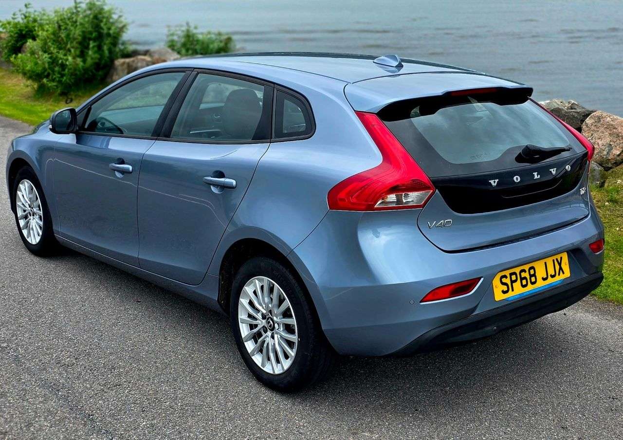 2018 VOLVO V40 2018 VOLVO V40