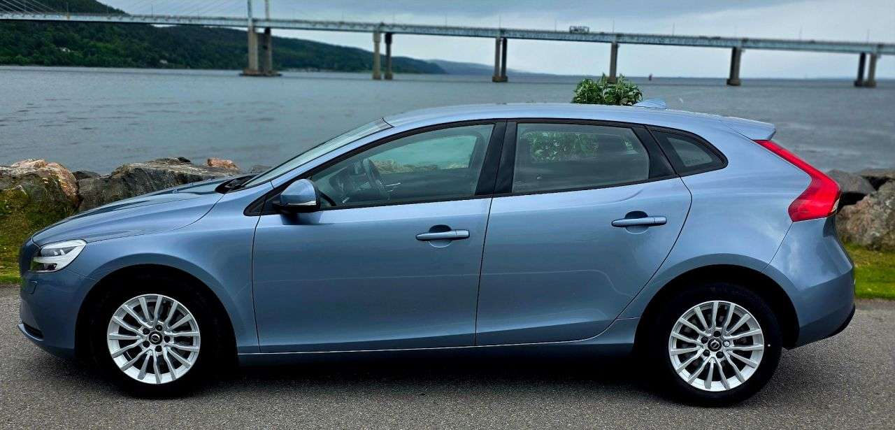 2018 VOLVO V40 2018 VOLVO V40