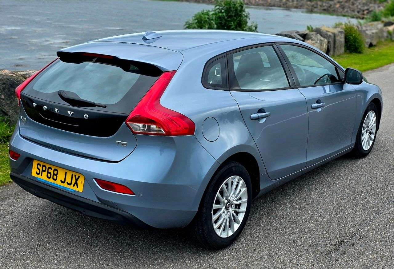 2018 VOLVO V40 2018 VOLVO V40