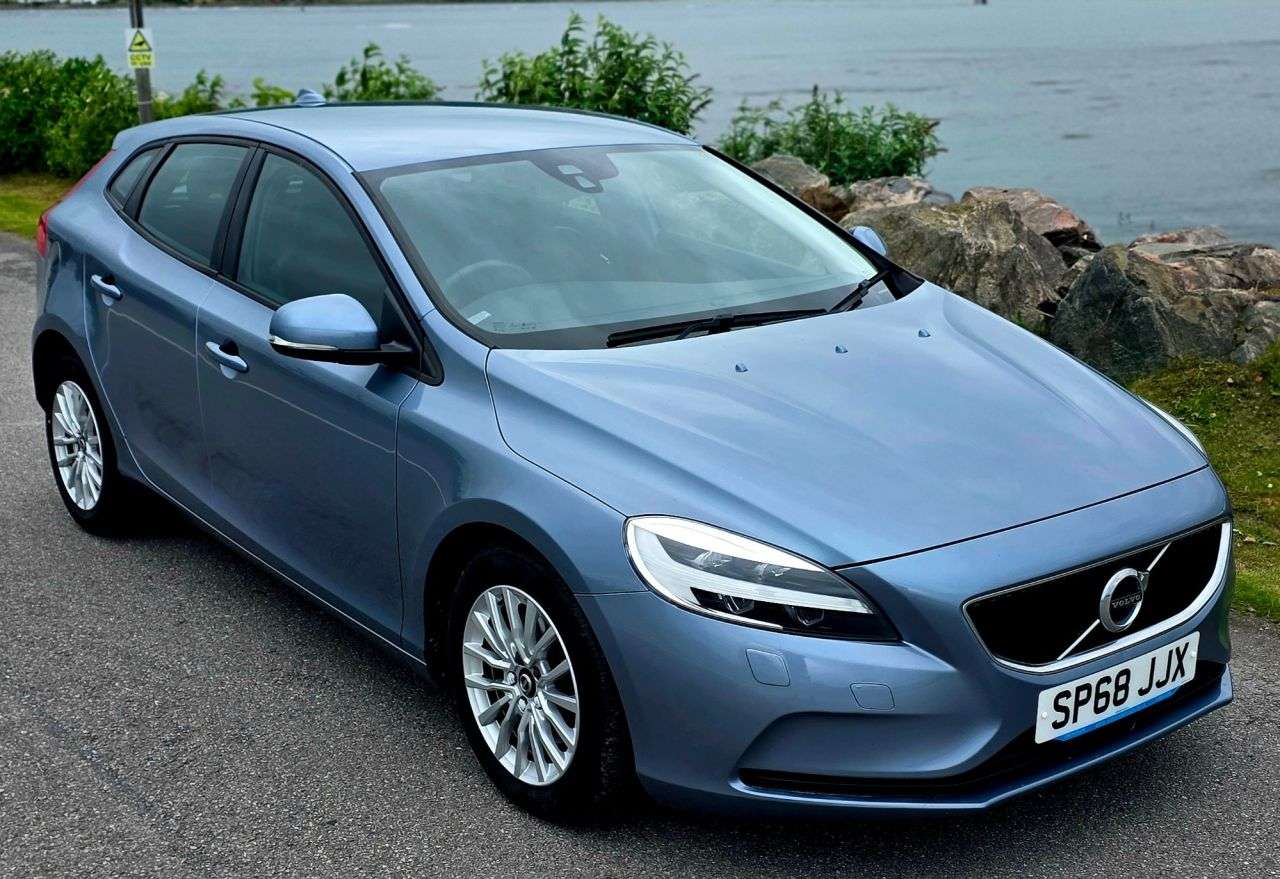 2018 VOLVO V40 2018 VOLVO V40