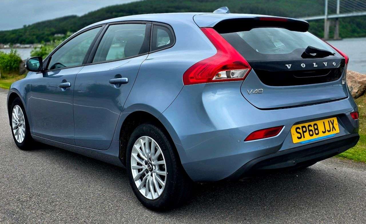 2018 VOLVO V40 2018 VOLVO V40