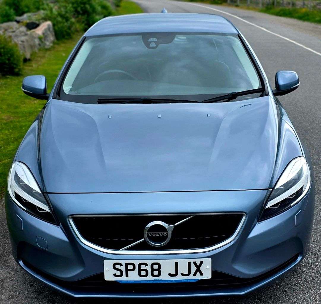 2018 VOLVO V40 2018 VOLVO V40