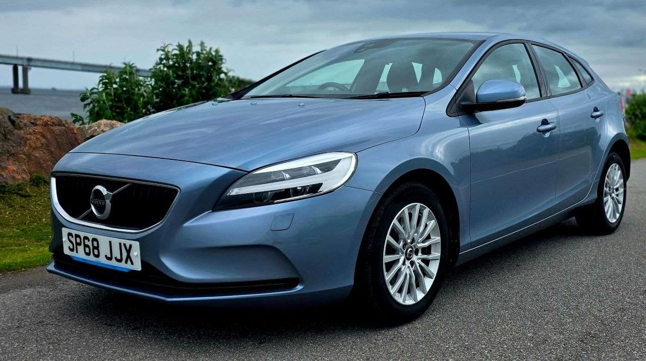 2018 VOLVO V40 2018 VOLVO V40