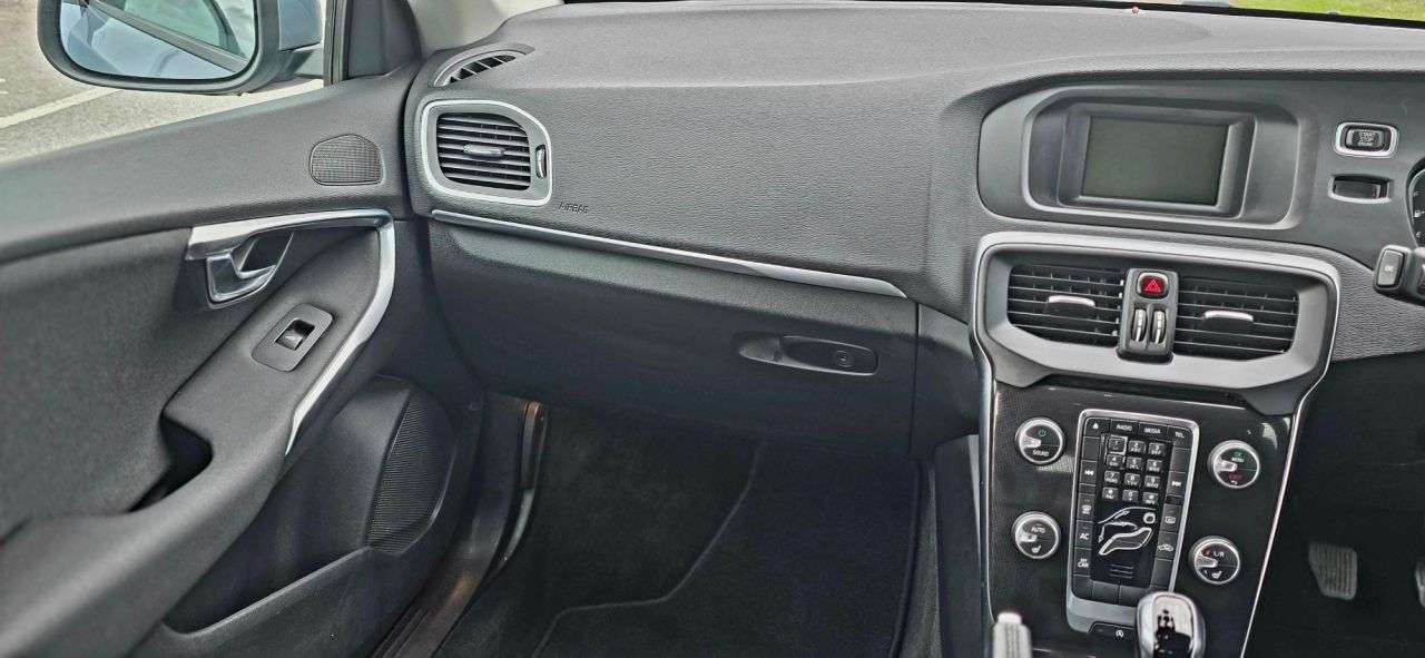 2018 VOLVO V40 2018 VOLVO V40