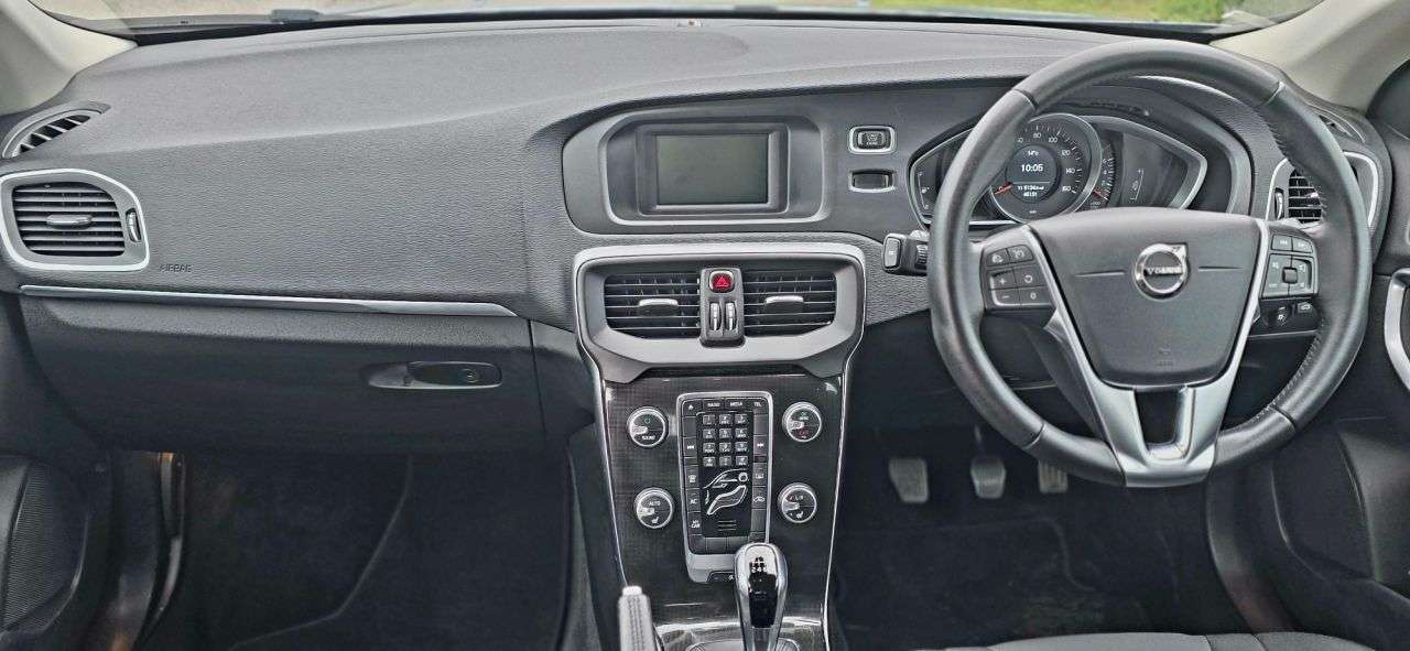 2018 VOLVO V40 2018 VOLVO V40
