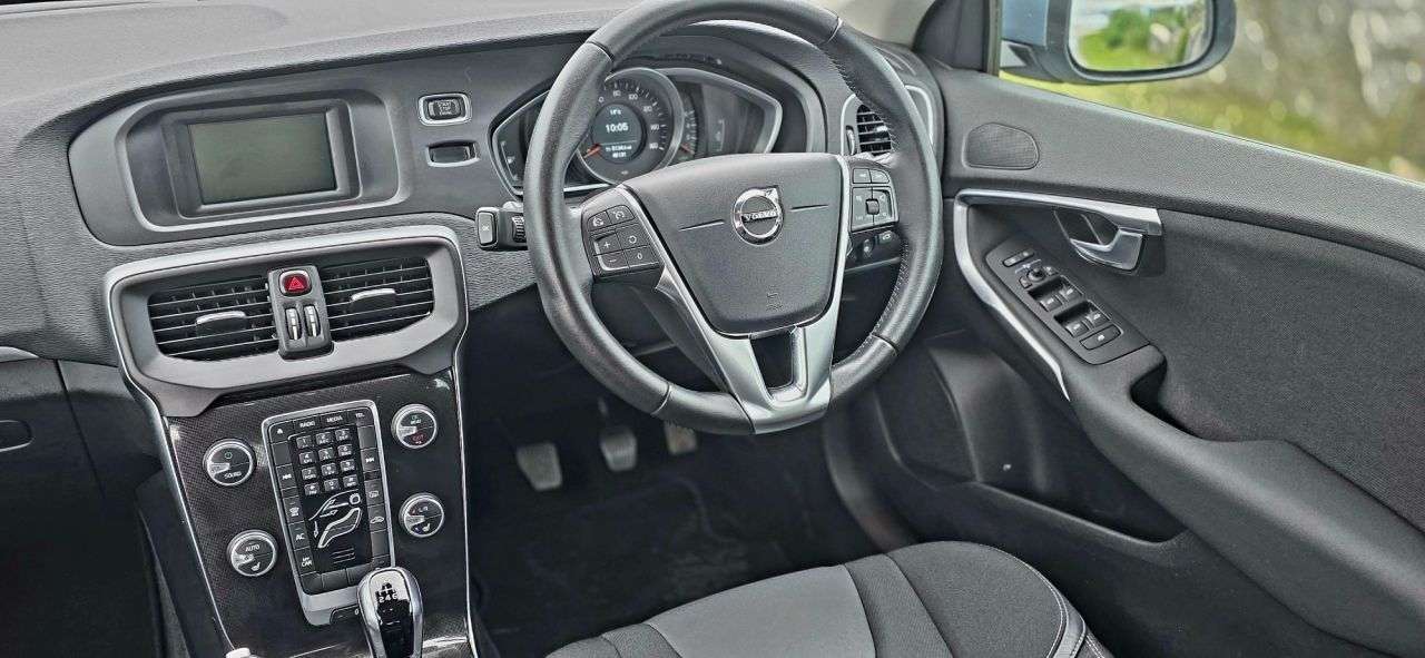 2018 VOLVO V40 2018 VOLVO V40