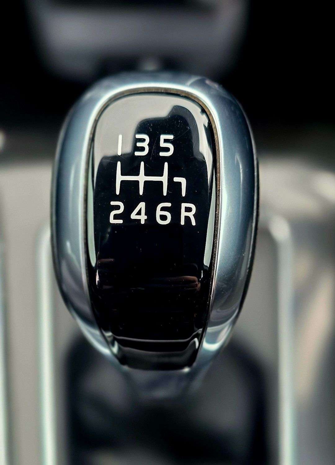 2018 VOLVO V40 2018 VOLVO V40