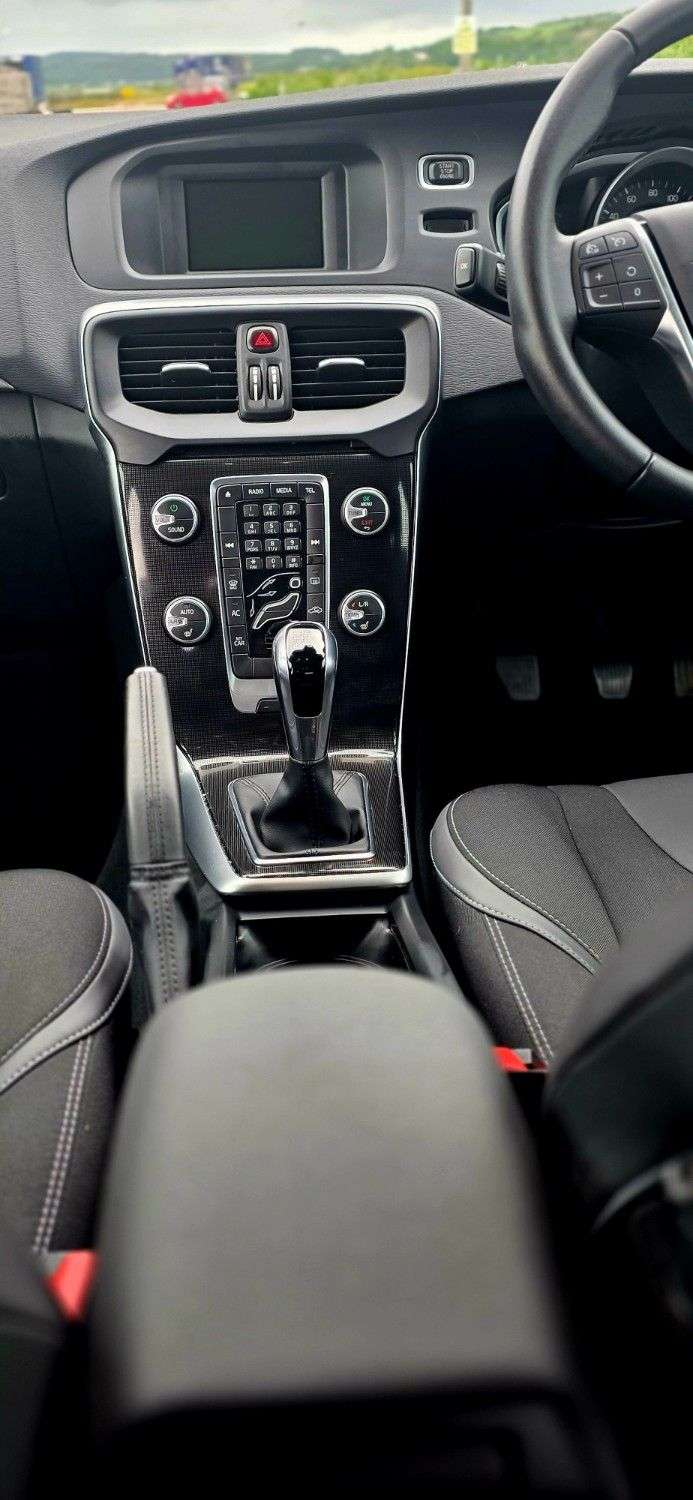 2018 VOLVO V40 2018 VOLVO V40