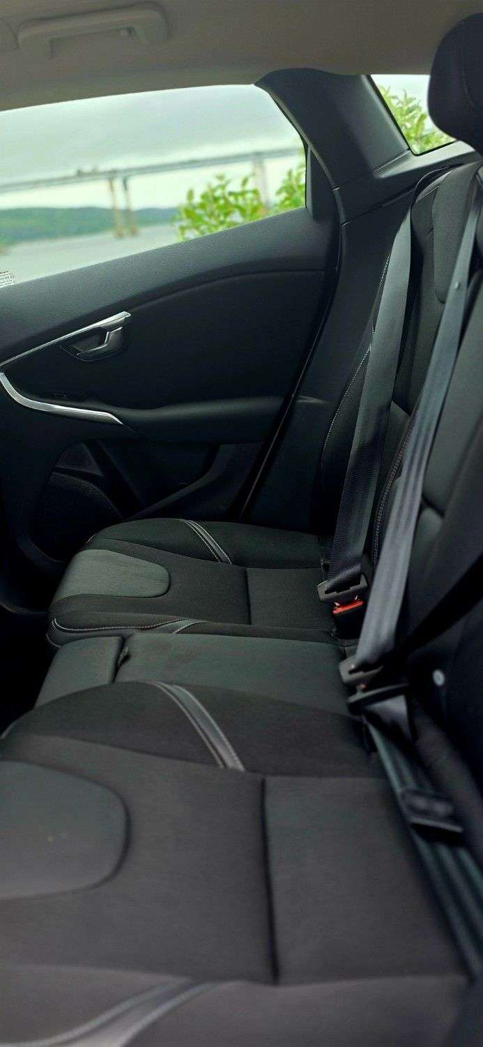 2018 VOLVO V40 2018 VOLVO V40
