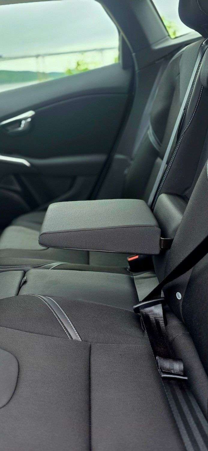2018 VOLVO V40 2018 VOLVO V40