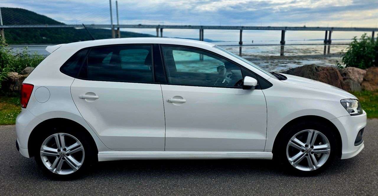 A 2013 VOLKSWAGEN POLO 1.2 TSI R-Line Hatchback 5dr Petrol Manual Euro 5 (105 ps) A 2013 VOLKSWAGEN POLO 1.2 TSI R-Line Hatchback 5dr Petrol Manual Euro 5 (105 ps)