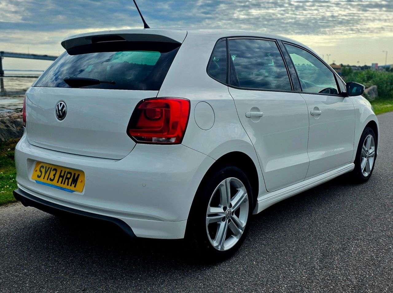 A 2013 VOLKSWAGEN POLO 1.2 TSI R-Line Hatchback 5dr Petrol Manual Euro 5 (105 ps) A 2013 VOLKSWAGEN POLO 1.2 TSI R-Line Hatchback 5dr Petrol Manual Euro 5 (105 ps)
