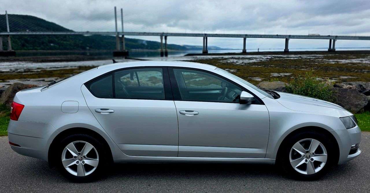 A 2017 SKODA OCTAVIA 1.4 TSI SE Hatchback 5dr Petrol DSG Euro 6 (s/s) (150 ps) A 2017 SKODA OCTAVIA 1.4 TSI SE Hatchback 5dr Petrol DSG Euro 6 (s/s) (150 ps)