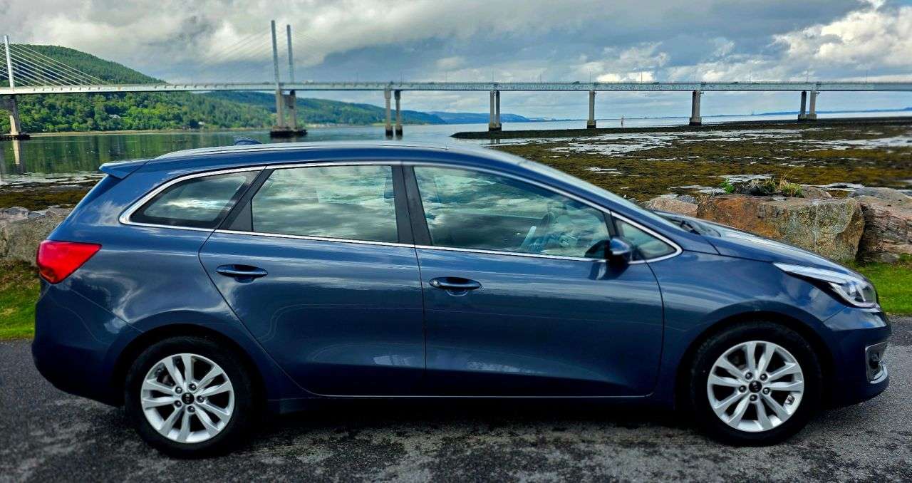 A 2017 KIA CEED 1.6 CRDi 2 Sportswagon 5dr Diesel Manual Euro 6 (s/s) (134 bhp) A 2017 KIA CEED 1.6 CRDi 2 Sportswagon 5dr Diesel Manual Euro 6 (s/s) (134 bhp)