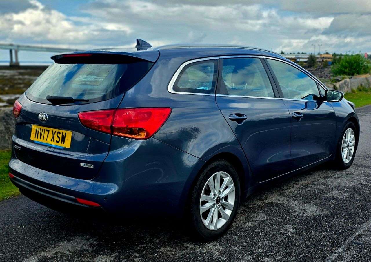 A 2017 KIA CEED 1.6 CRDi 2 Sportswagon 5dr Diesel Manual Euro 6 (s/s) (134 bhp) A 2017 KIA CEED 1.6 CRDi 2 Sportswagon 5dr Diesel Manual Euro 6 (s/s) (134 bhp)