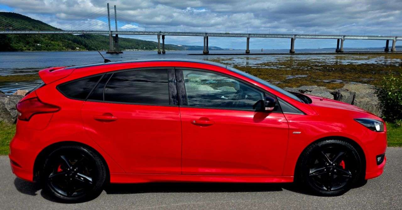 A 2017 FORD FOCUS 1.5T EcoBoost Zetec S Red Edition Hatchback 5dr Petrol Manual Euro 6 (s/s) A 2017 FORD FOCUS 1.5T EcoBoost Zetec S Red Edition Hatchback 5dr Petrol Manual Euro 6 (s/s)