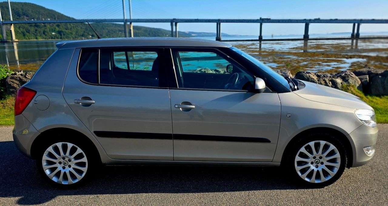 A 2011 SKODA FABIA 1.2 TSI Elegance Hatchback 5dr Petrol DSG Euro 5 (105 ps) A 2011 SKODA FABIA 1.2 TSI Elegance Hatchback 5dr Petrol DSG Euro 5 (105 ps)
