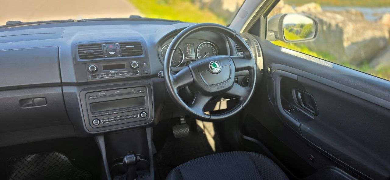 2011 SKODA FABIA 2011 SKODA FABIA