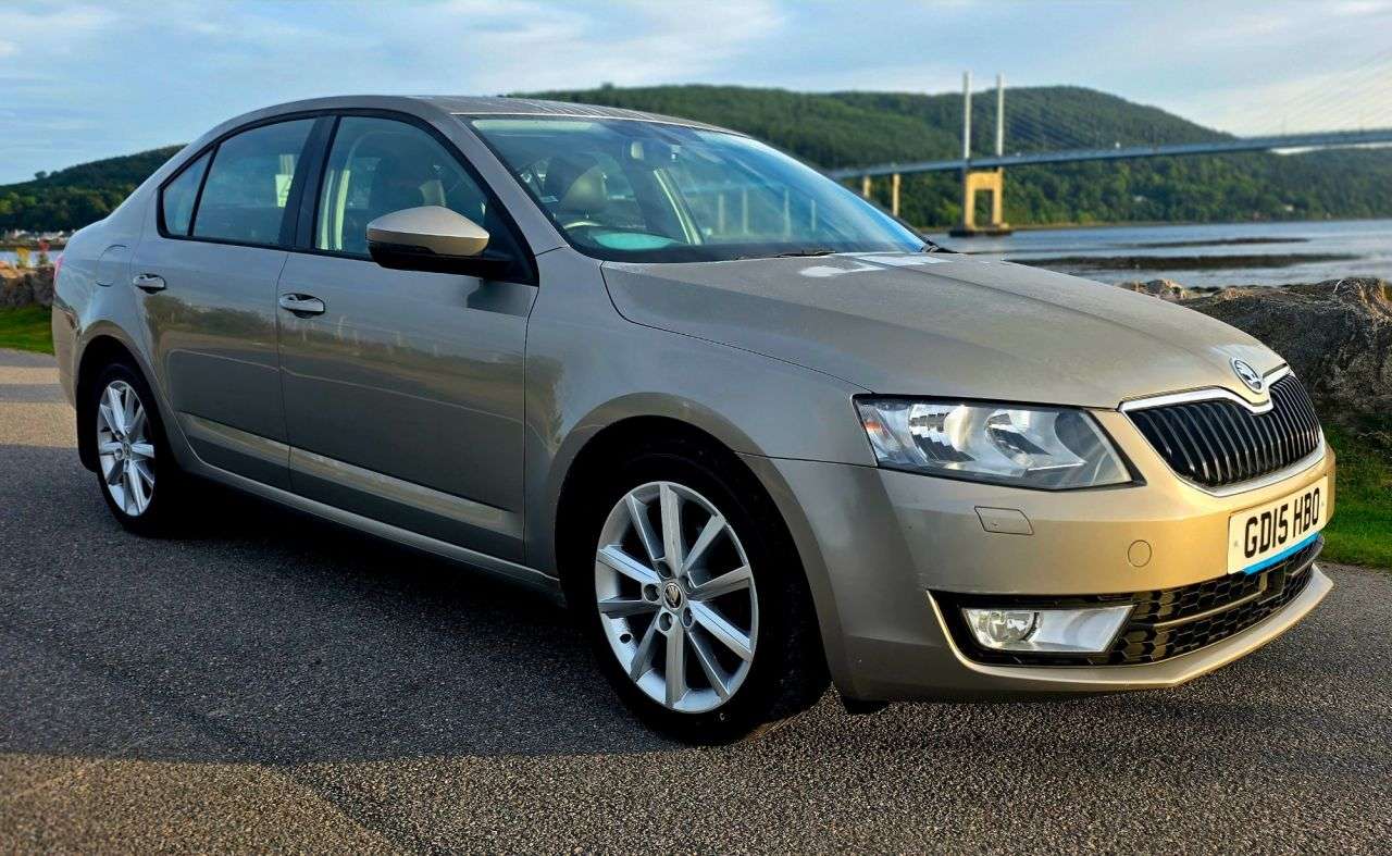A 2015 SKODA OCTAVIA 1.6 TDI Elegance Hatchback 5dr Diesel Manual Euro 5 (s/s) (105 ps) A 2015 SKODA OCTAVIA 1.6 TDI Elegance Hatchback 5dr Diesel Manual Euro 5 (s/s) (105 ps)