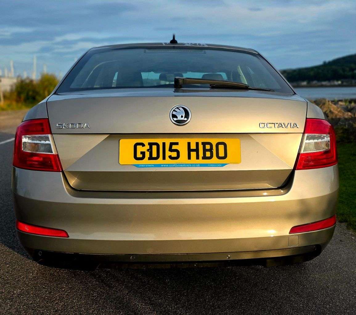 A 2015 SKODA OCTAVIA 1.6 TDI Elegance Hatchback 5dr Diesel Manual Euro 5 (s/s) (105 ps) A 2015 SKODA OCTAVIA 1.6 TDI Elegance Hatchback 5dr Diesel Manual Euro 5 (s/s) (105 ps)