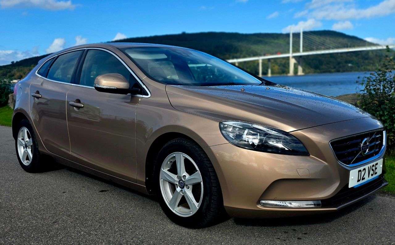 A 2014 VOLVO V40 1.6 D2 SE Hatchback 5dr Diesel Manual Euro 5 (s/s) (115 ps) A 2014 VOLVO V40 1.6 D2 SE Hatchback 5dr Diesel Manual Euro 5 (s/s) (115 ps)