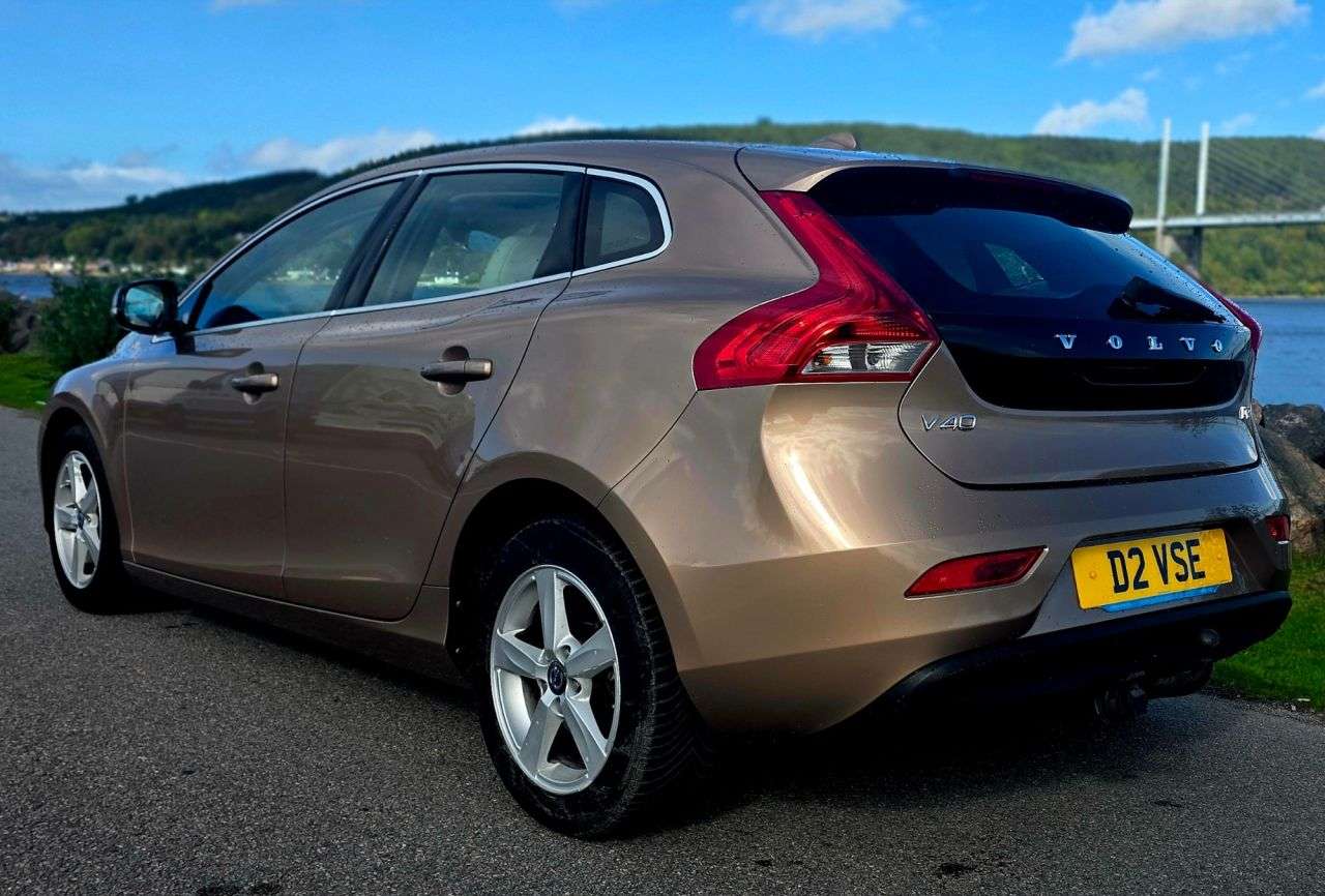 2014 VOLVO V40 2014 VOLVO V40