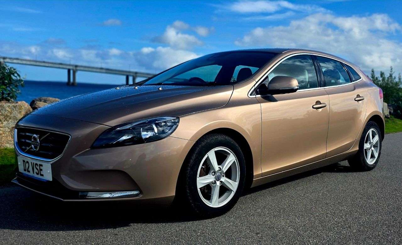 2014 VOLVO V40 2014 VOLVO V40