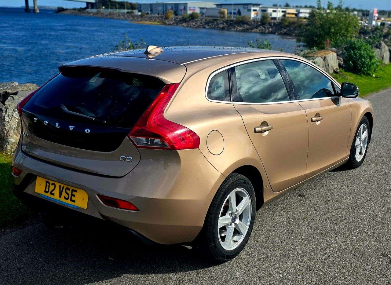 2014 VOLVO V40 2014 VOLVO V40