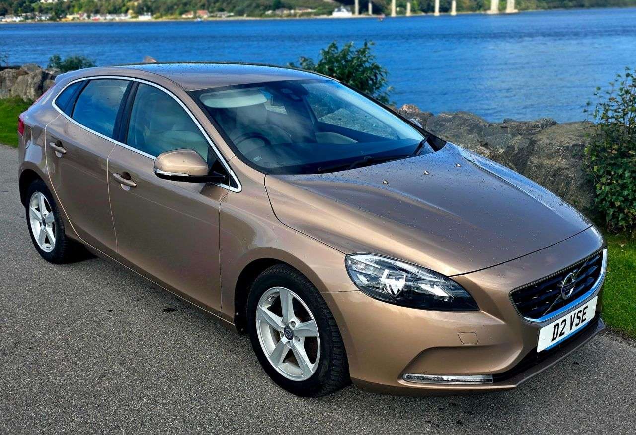 2014 VOLVO V40 2014 VOLVO V40