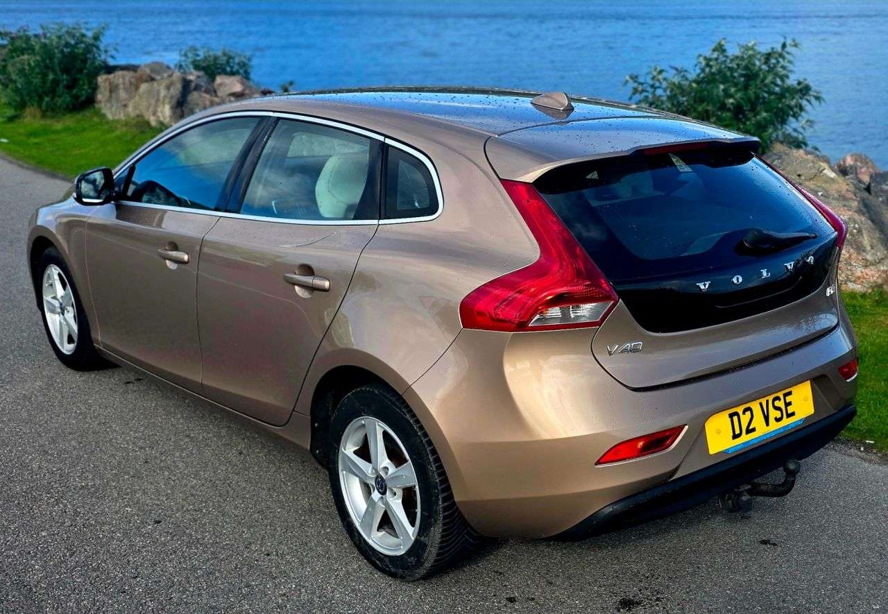 2014 VOLVO V40 2014 VOLVO V40