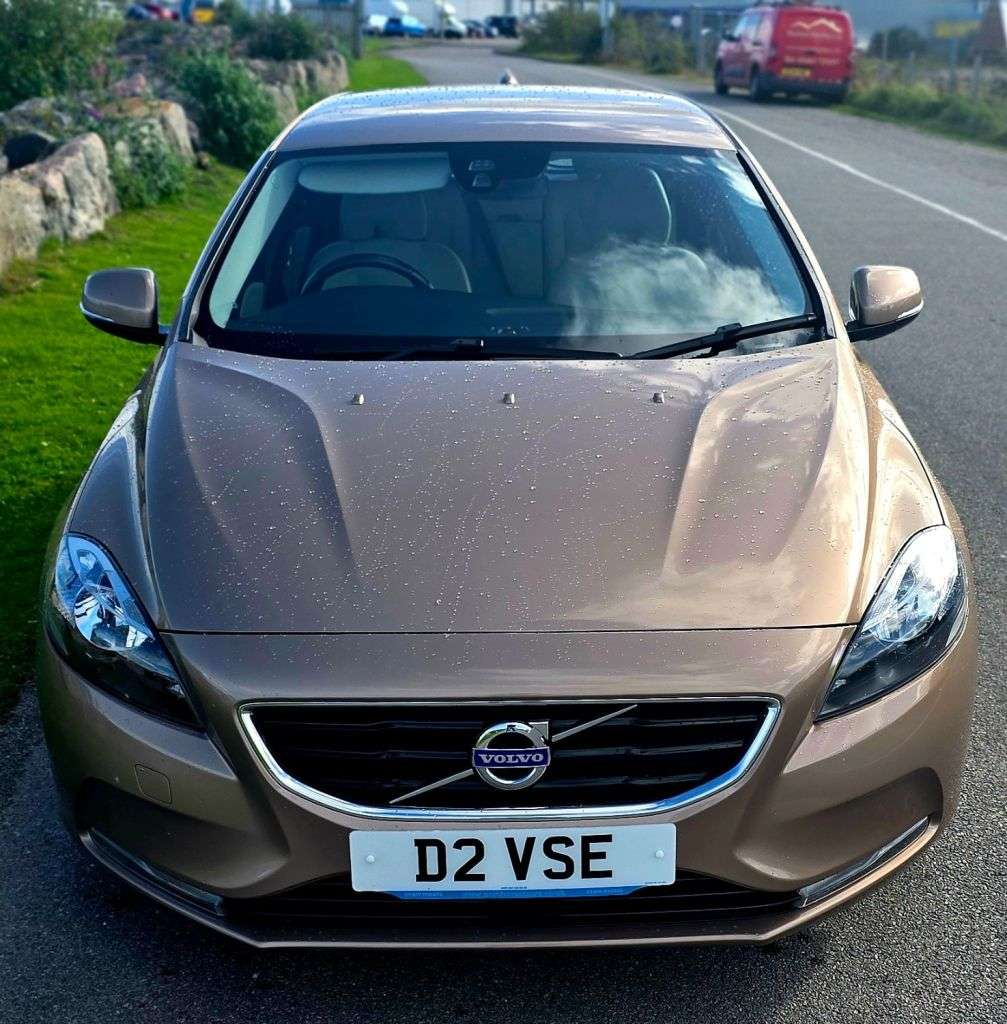 2014 VOLVO V40 2014 VOLVO V40