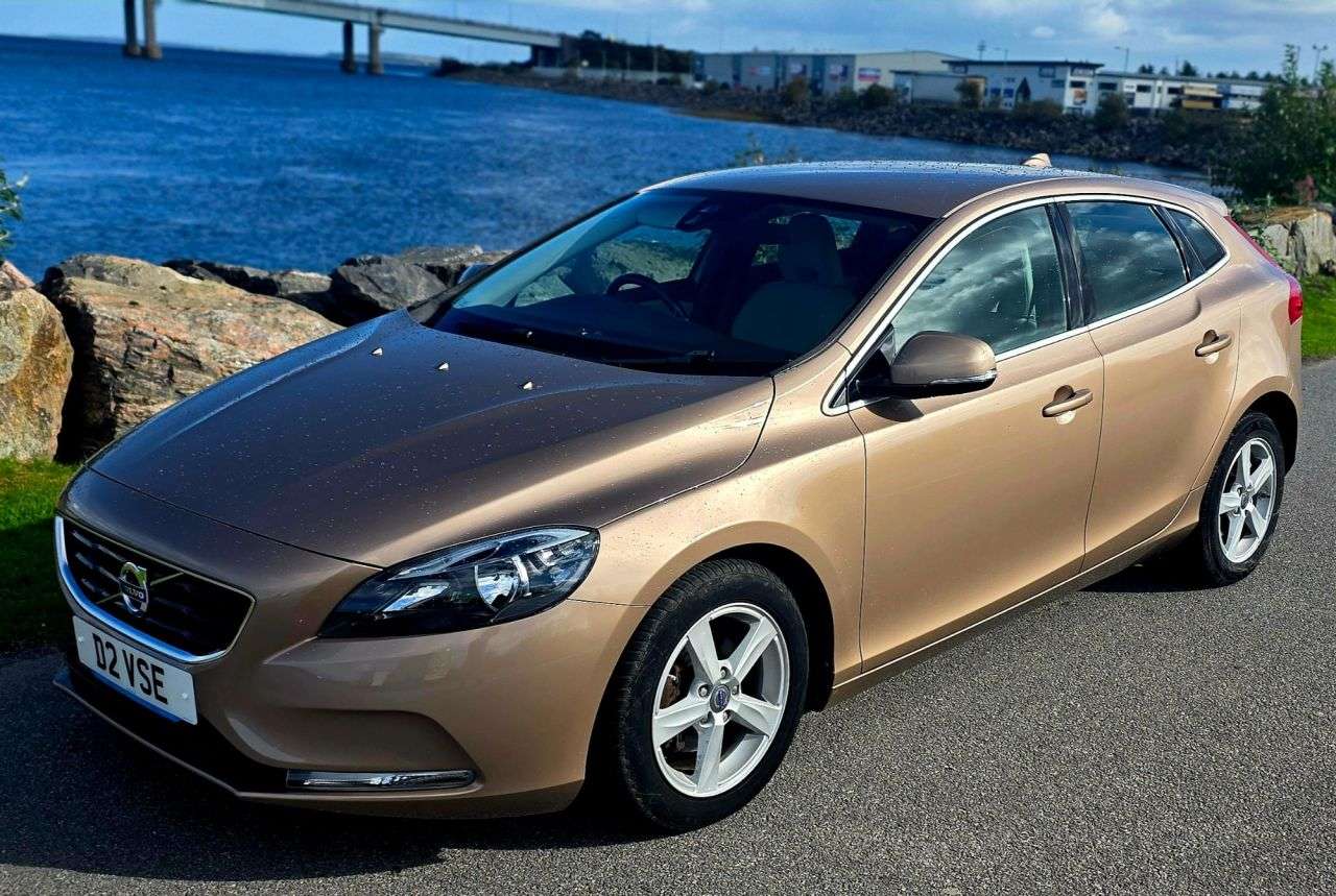 2014 VOLVO V40 2014 VOLVO V40