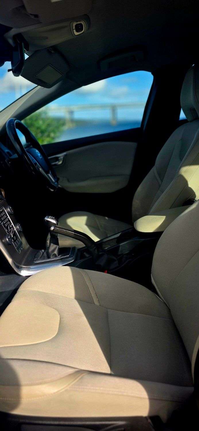 2014 VOLVO V40 2014 VOLVO V40