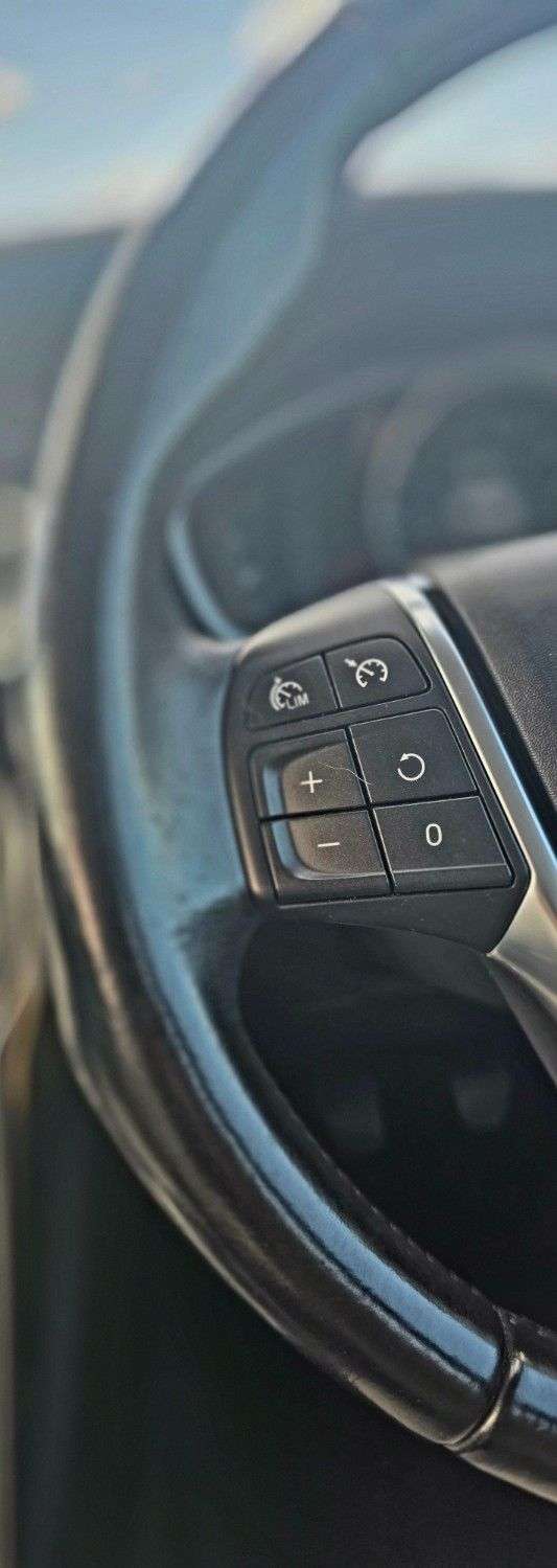 2014 VOLVO V40 2014 VOLVO V40