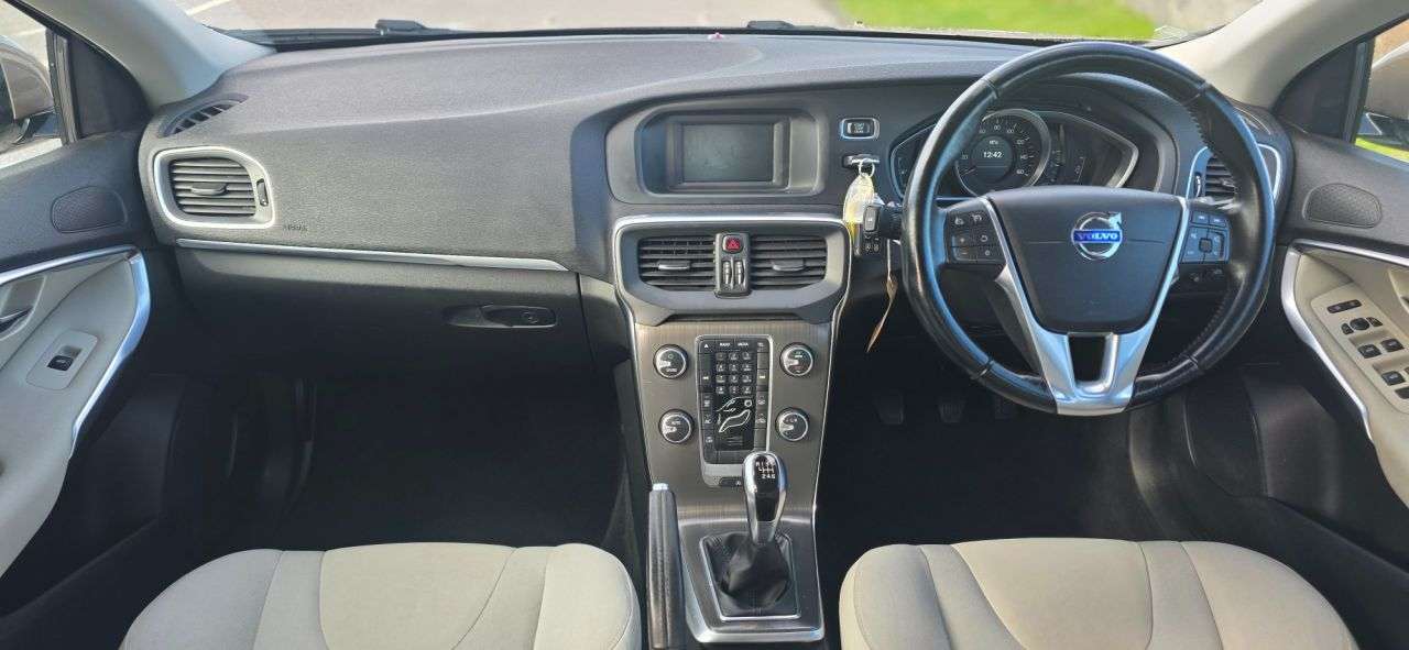 2014 VOLVO V40 2014 VOLVO V40