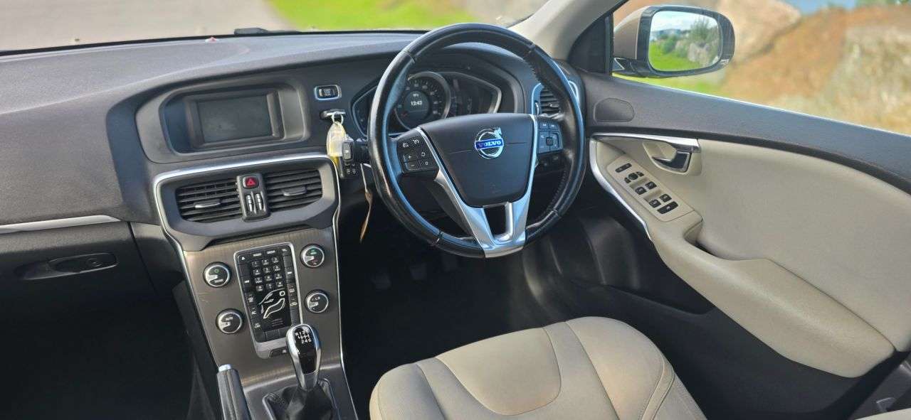 2014 VOLVO V40 2014 VOLVO V40