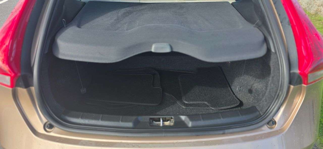 2014 VOLVO V40 2014 VOLVO V40