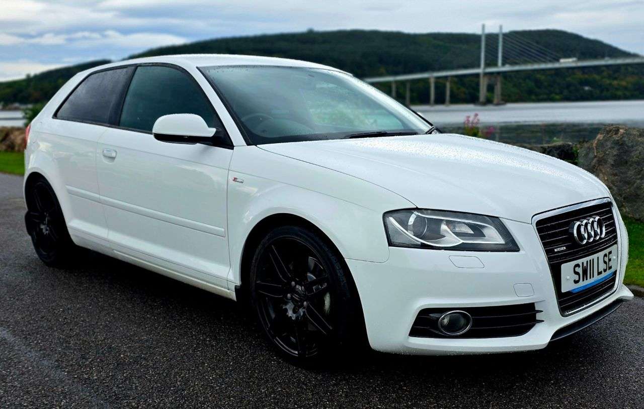 A 2011 AUDI A3 2.0 TDI S line Hatchback 3dr Diesel Manual quattro Euro 4 (170 ps) A 2011 AUDI A3 2.0 TDI S line Hatchback 3dr Diesel Manual quattro Euro 4 (170 ps)