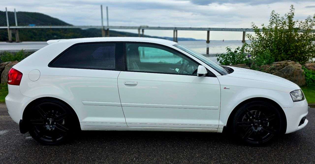 A 2011 AUDI A3 2.0 TDI S line Hatchback 3dr Diesel Manual quattro Euro 4 (170 ps) A 2011 AUDI A3 2.0 TDI S line Hatchback 3dr Diesel Manual quattro Euro 4 (170 ps)