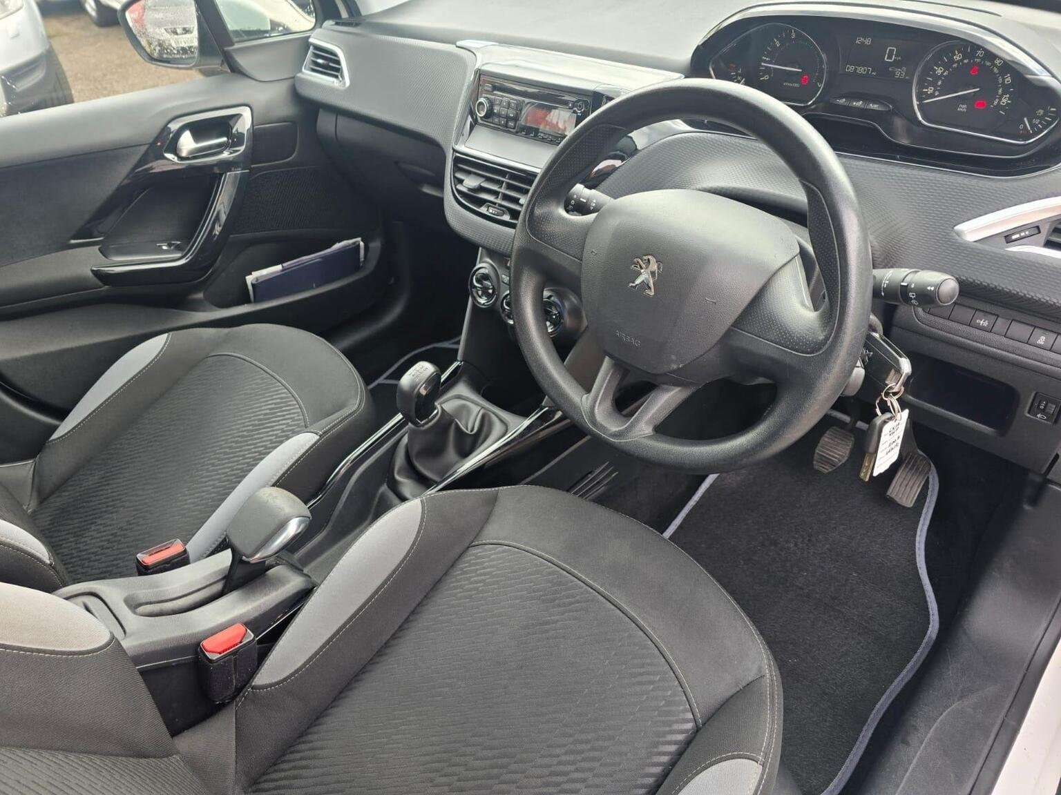 2014 PEUGEOT 2008 2014 PEUGEOT 2008