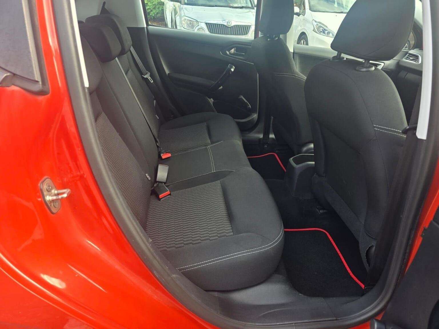 2015 PEUGEOT 208 2015 PEUGEOT 208