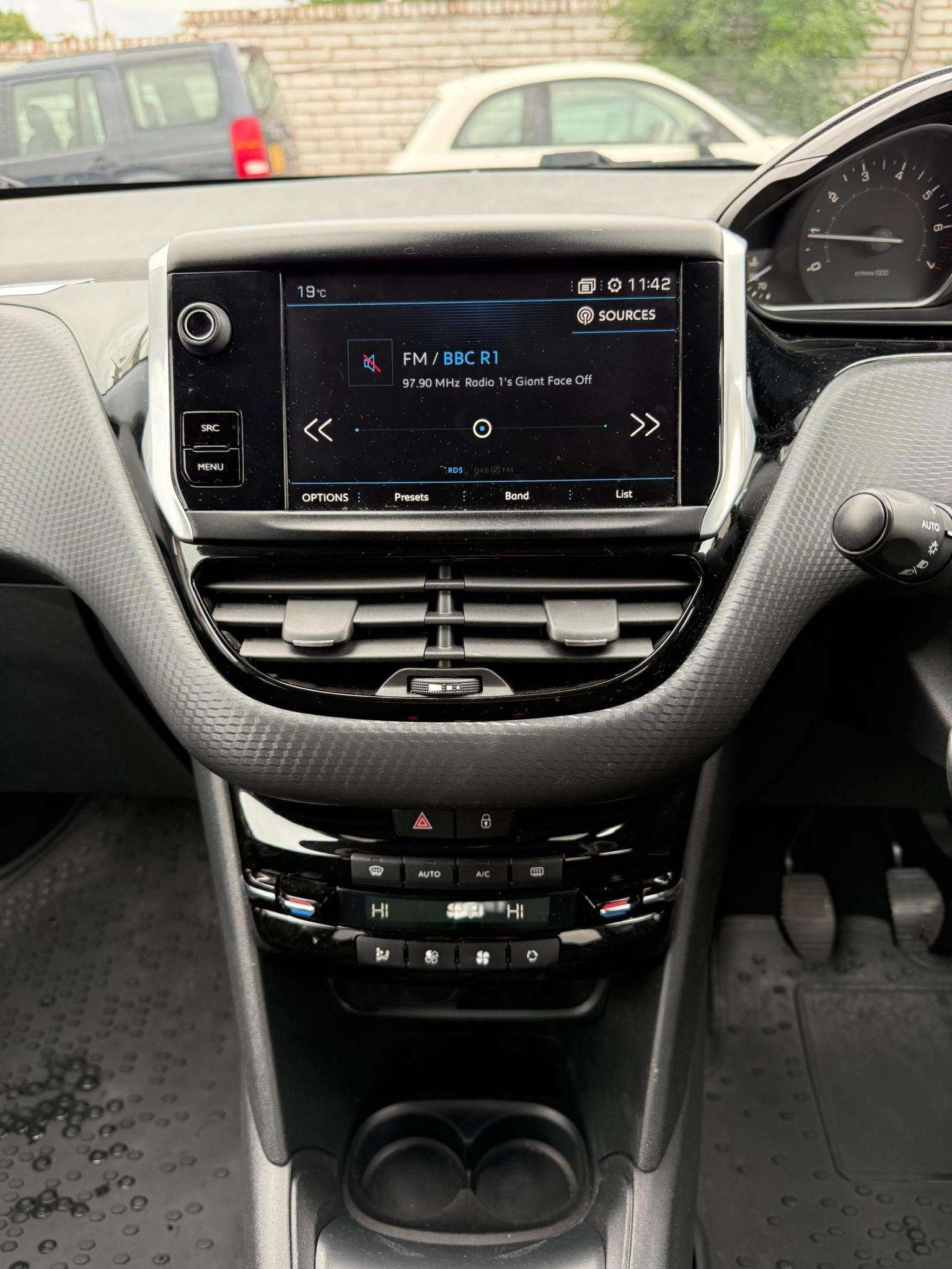 2019 PEUGEOT 208 2019 PEUGEOT 208